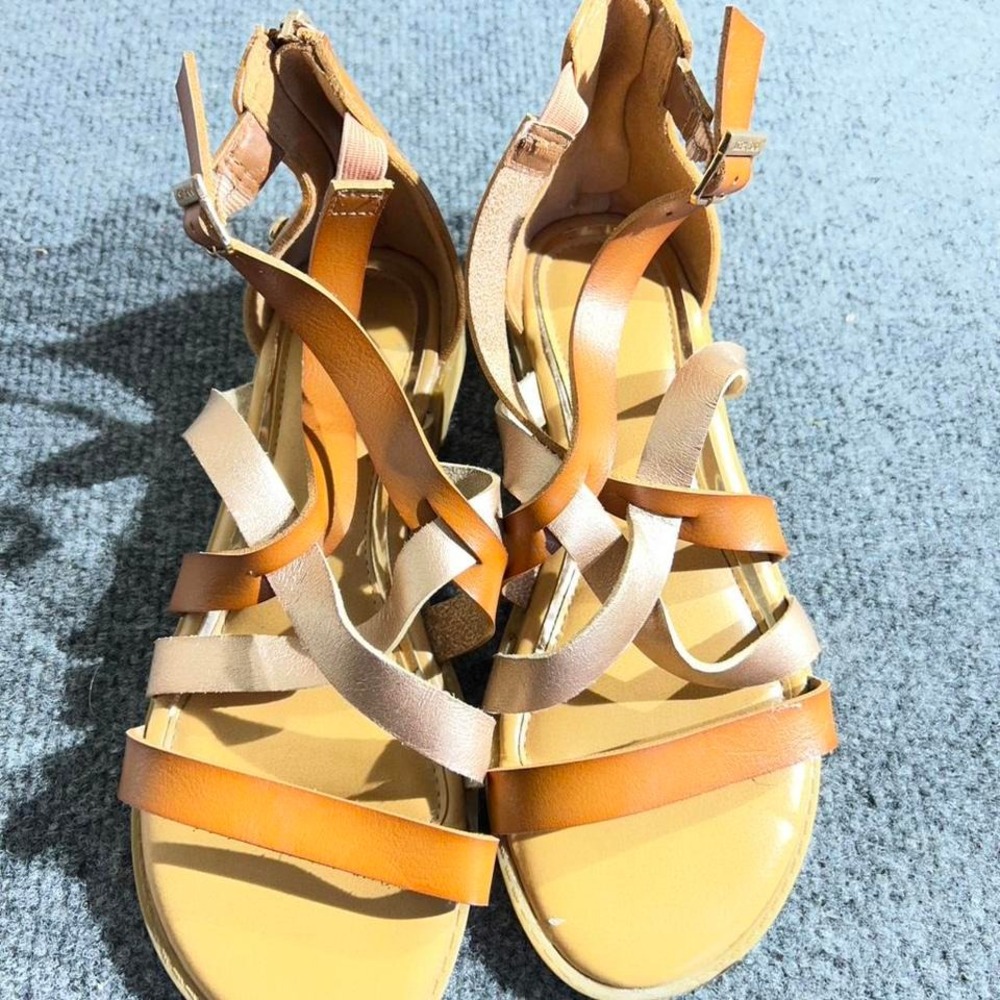 Nine West Girls‎ Gladiator Sandals Tan Metallic Multi Strap Back Zip Size 3